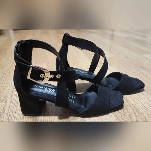 Sandals - Picture 4 of 4